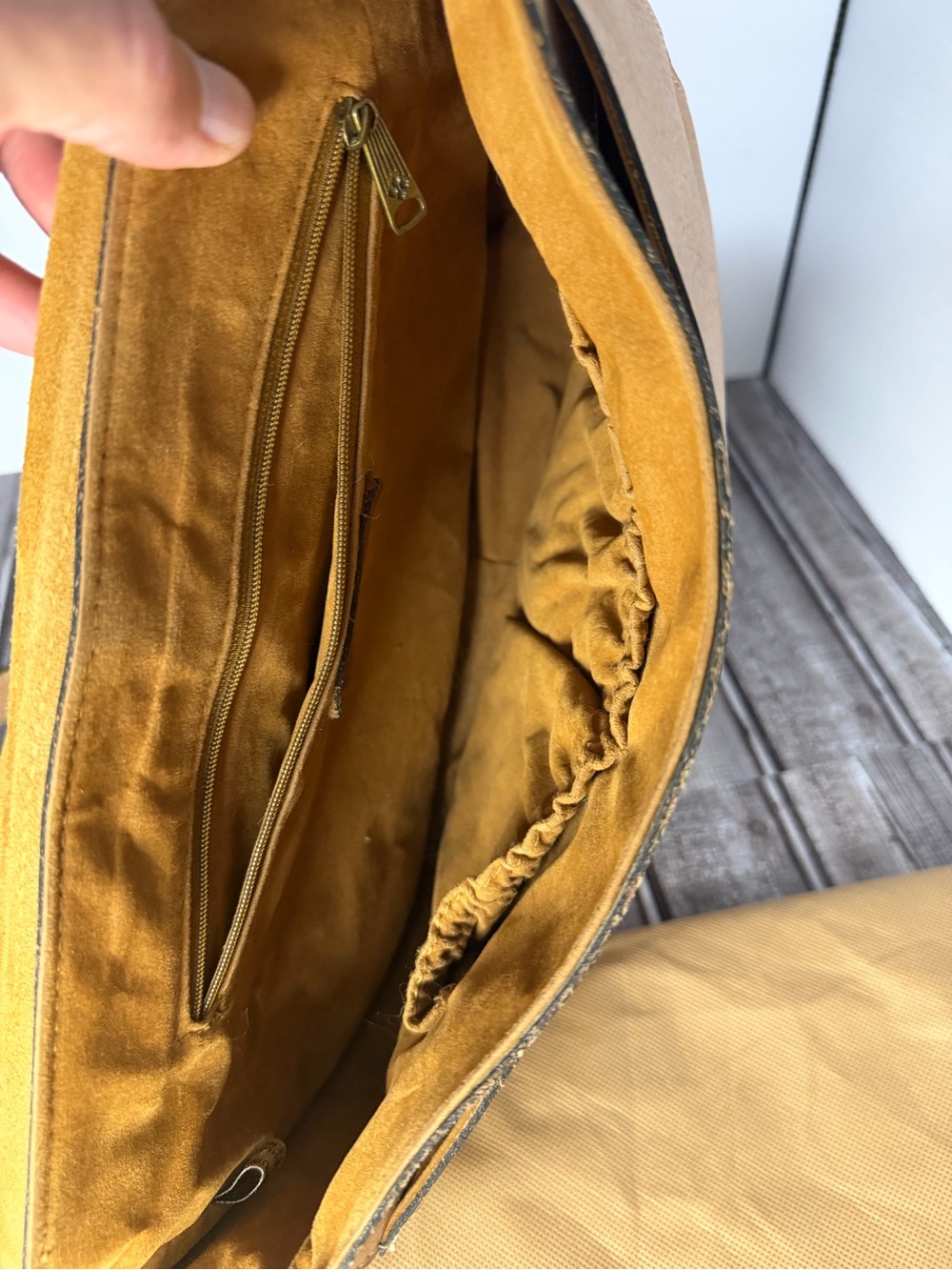 Patricia Nash Beige Tooled Floral Leather Crossbody - Picture 4 of 8